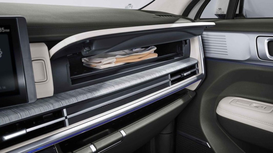 Заттарды ультракүлгін сәулемен дезинфекциялау функциясы бар орталық консольдегі бөлім